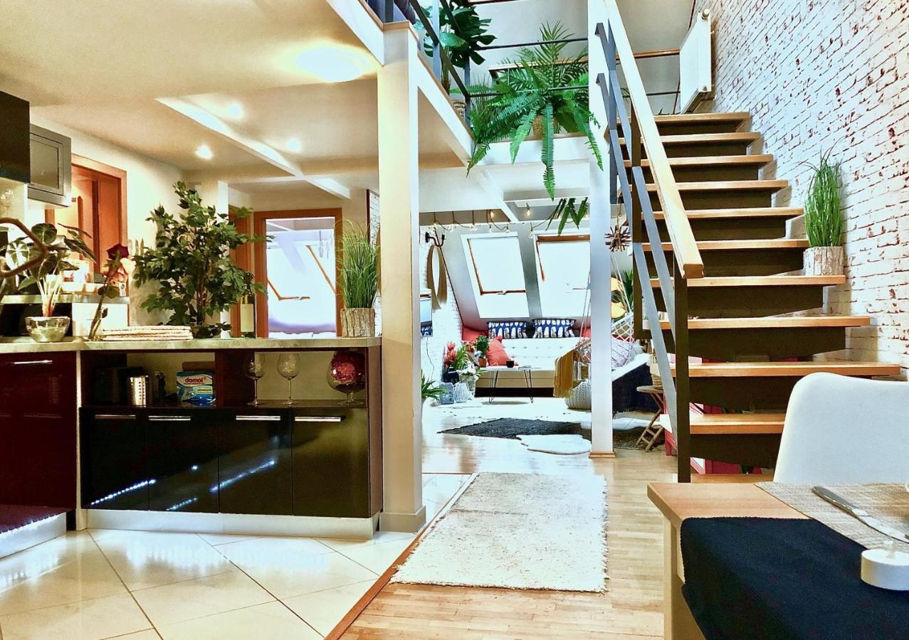 Duplex With Quite Terrace On Wenceslas Sq. Prague Luaran gambar